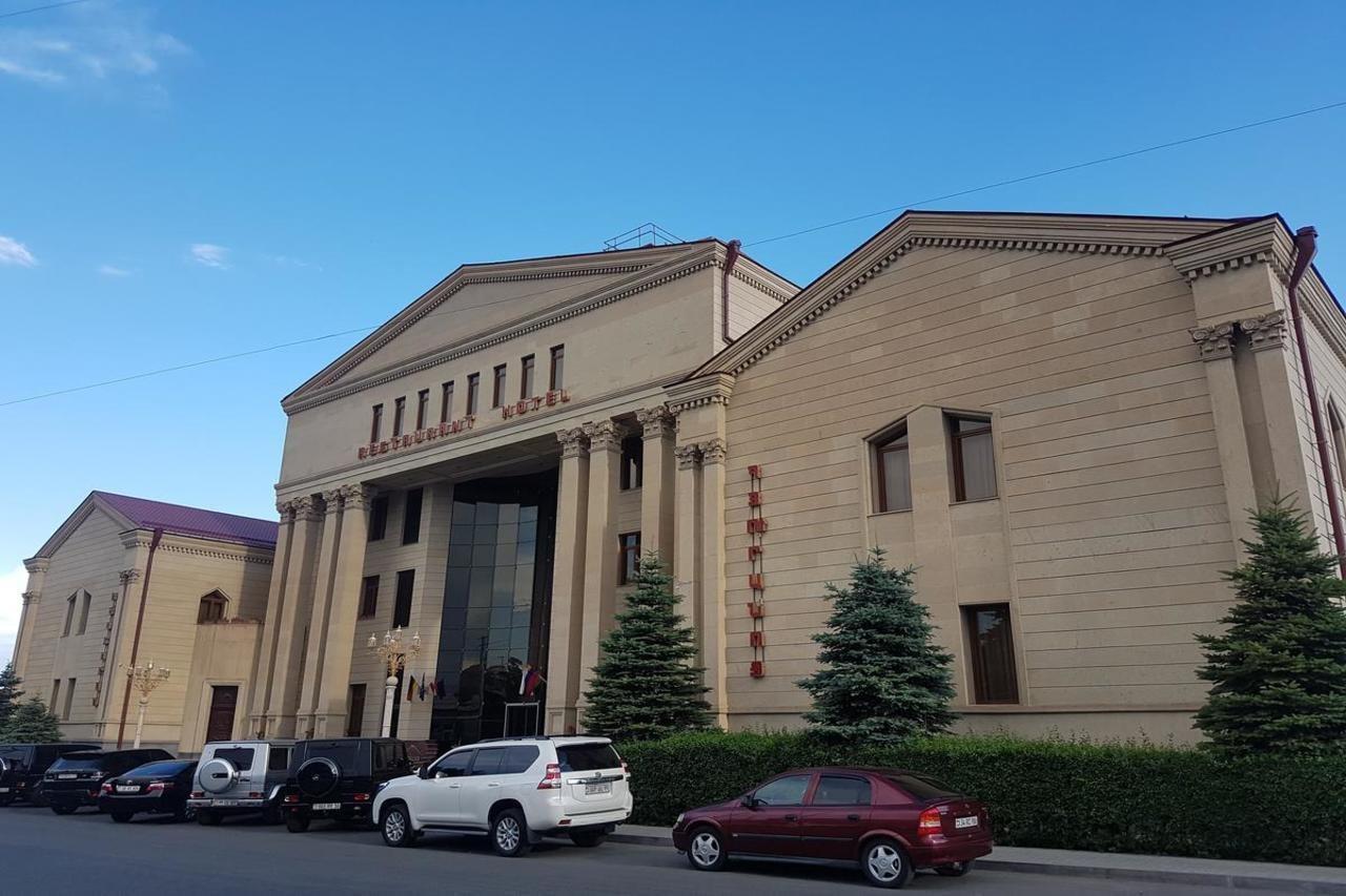 Armenian Royal Palace エレバン エクステリア 写真