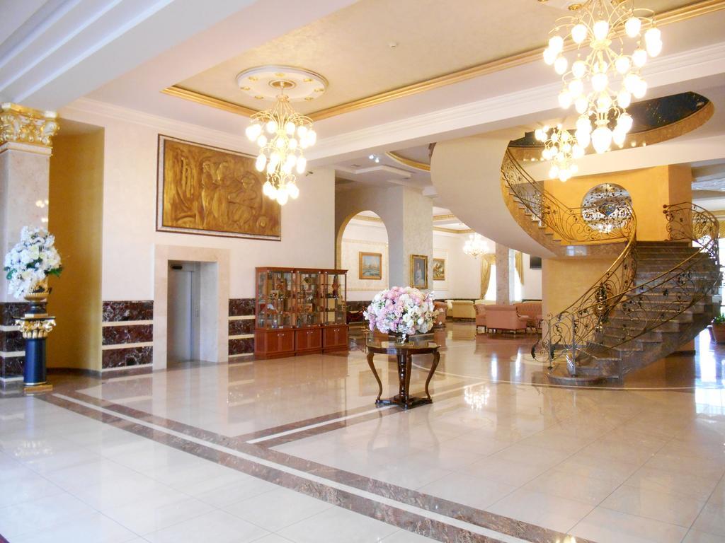 Armenian Royal Palace エレバン エクステリア 写真