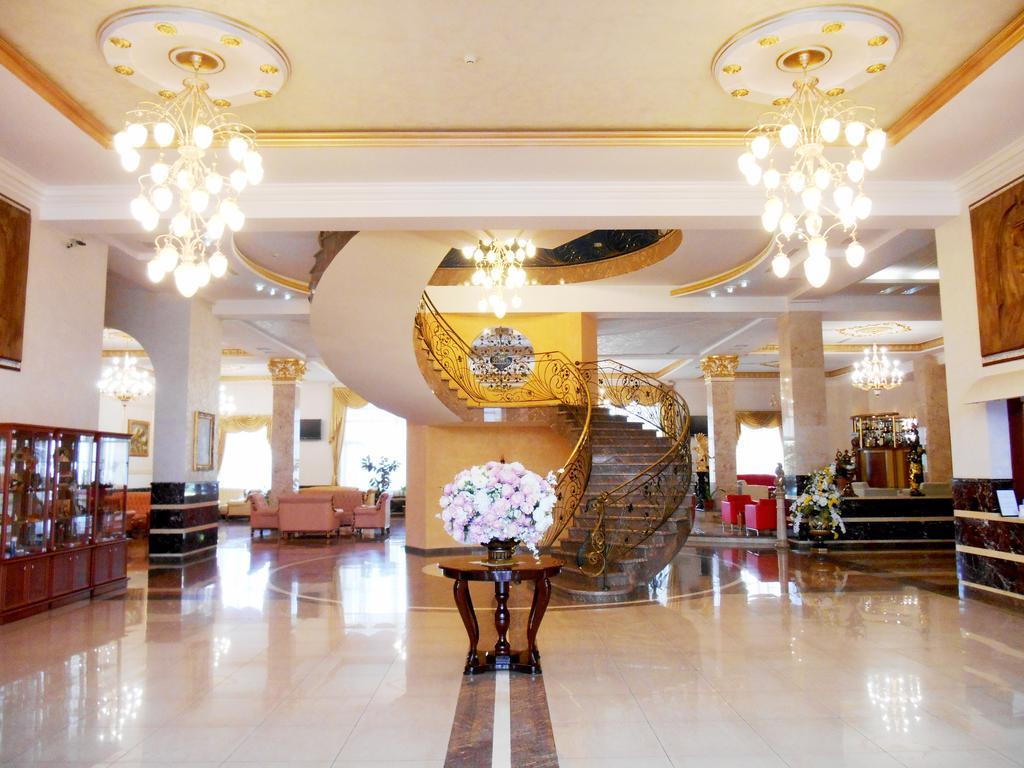 Armenian Royal Palace エレバン エクステリア 写真