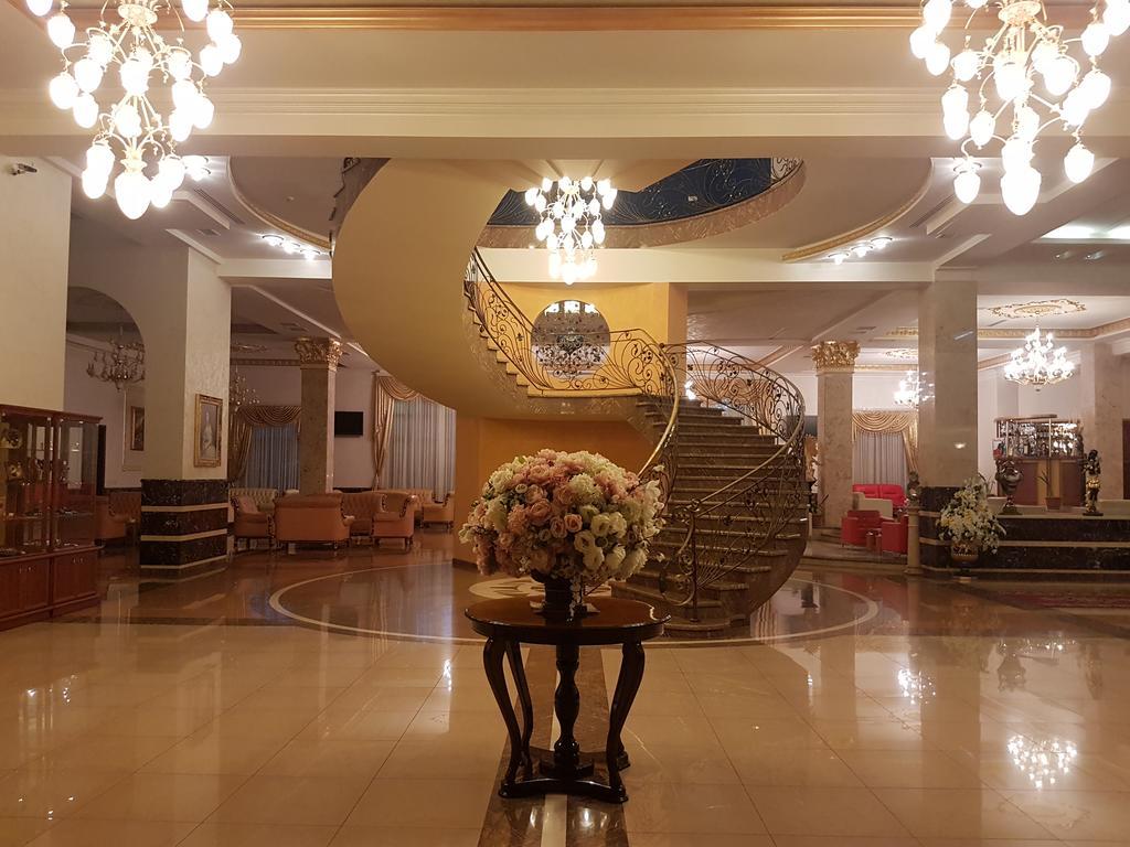 Armenian Royal Palace エレバン エクステリア 写真