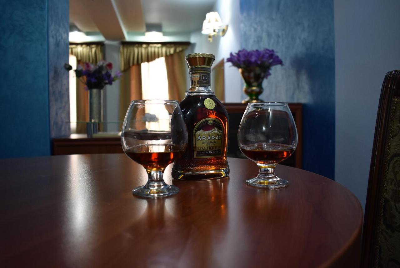 Armenian Royal Palace エレバン エクステリア 写真